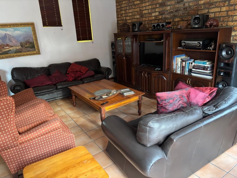 5 Bedroom Property for Sale in Safari Gardens North West